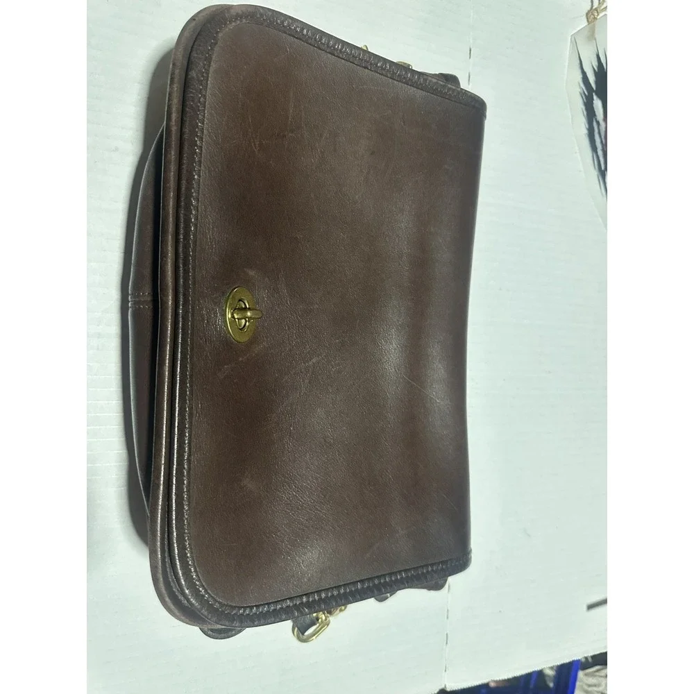 AUTHENTIC VINTAGE COACH - HIGHLY COVETED LARGER CITY BAG SIZE
